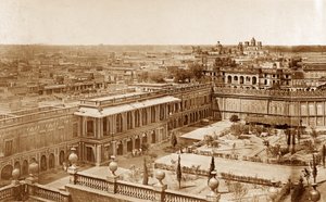 Vista panorámica de los patios de la Residencia, Lucknow de Felice Beato